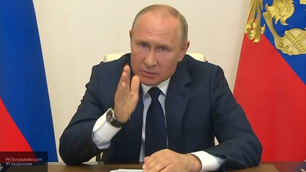Путин заявил, что еще не во всех регионах России провели выплаты медработникам
