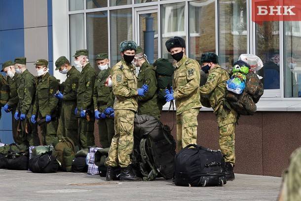 В аэропорт Сыктывкара прибыл ИЛ-76 Росгвардии за солдатами-срочниками