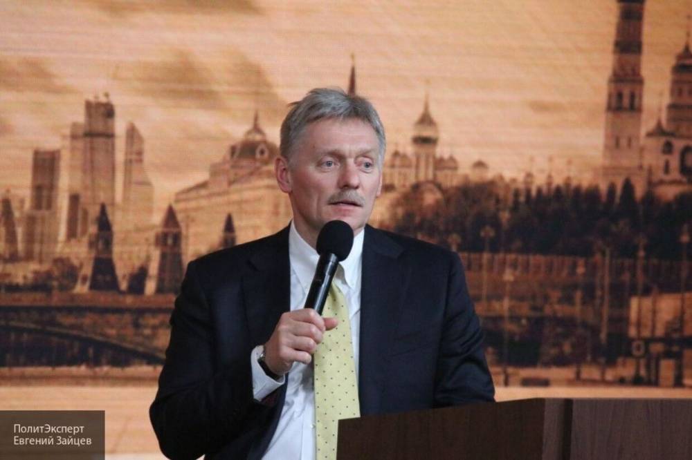 Песков заявил, что Кремль поддержал предложение отметить борющихся с COVID-19 медиков