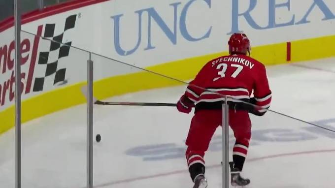 Гол Свечникова в стиле лакросс признан лучшим моментом сезона НХЛ
