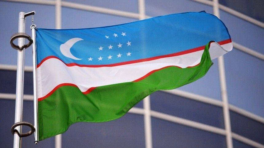 В Петербурге мигранты устроили сходку у консульства Узбекистана