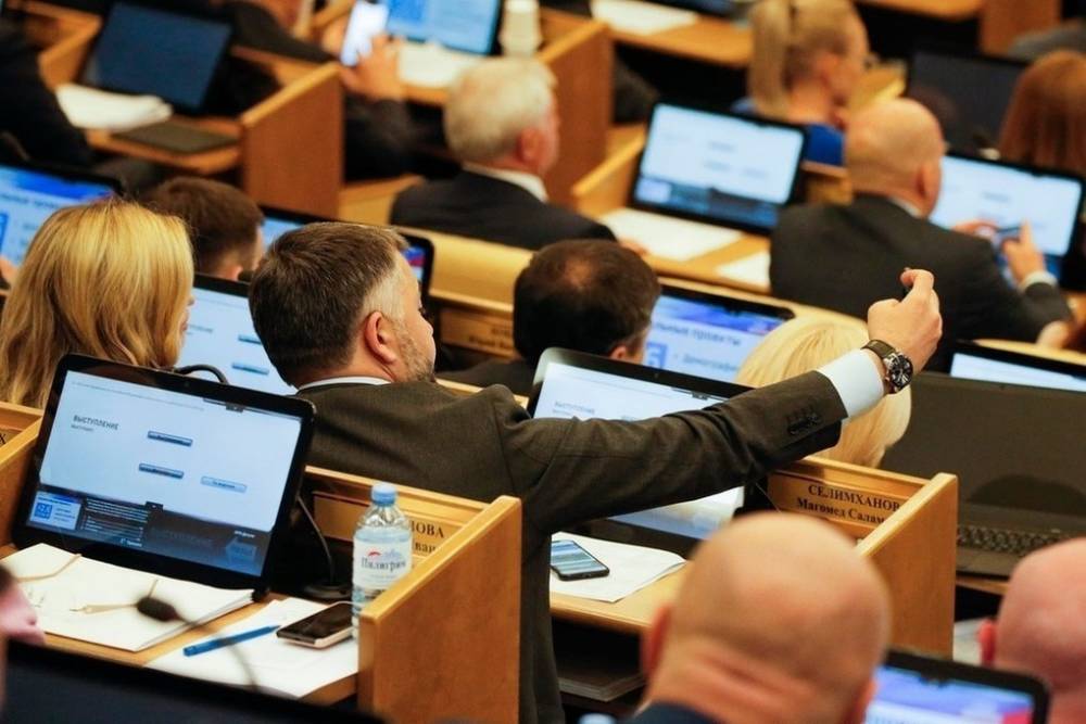 Госдума запретила участвовать в выборах осужденным по дадинской статье