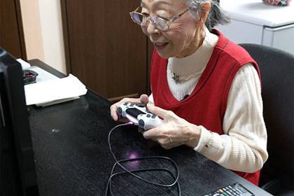 90-летняя старушка стала старейшим блогером-геймером