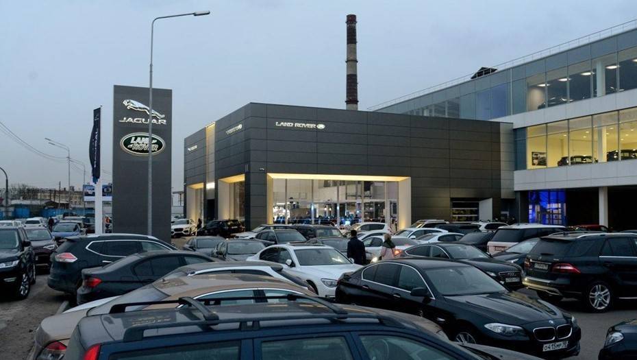 В Петербурге закрывается шоурум Jaguar Land Rover
