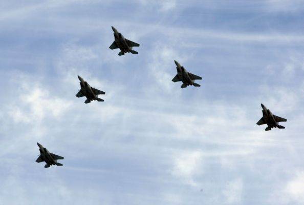 Боевые самолёты Израиля массированно вторглись в ливанское небо