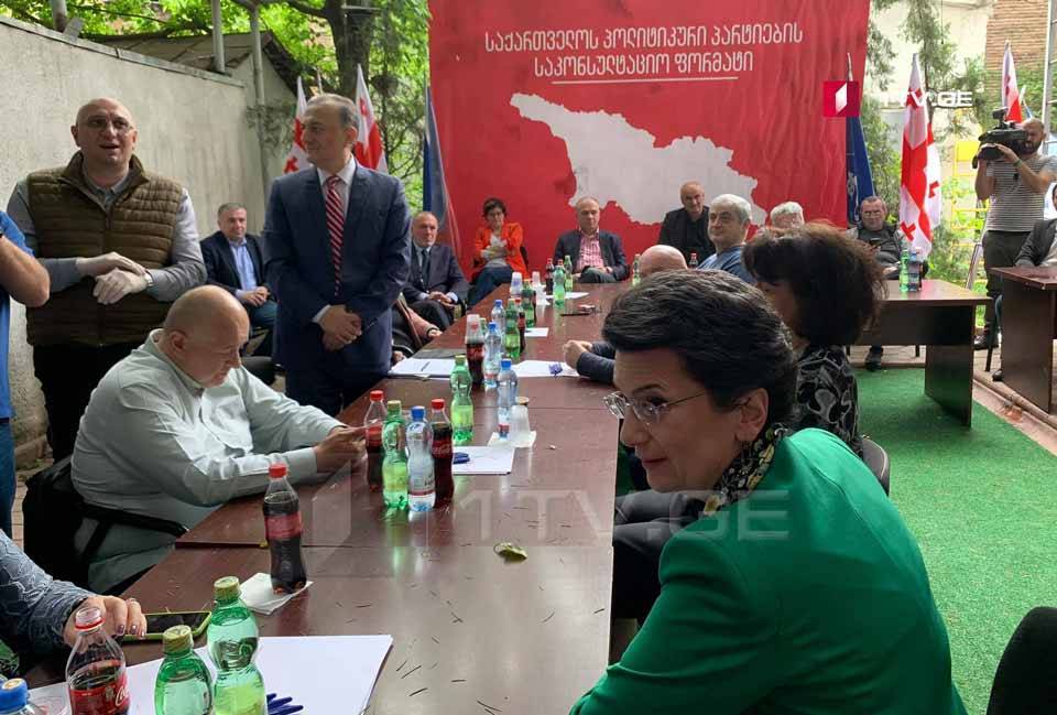 Оппозиция в Грузии считает отказ властей освободить политзаключенных срывом соглашения по выборам
