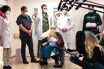 В России от коронавируса впервые вылечилась 100-летняя пациентка