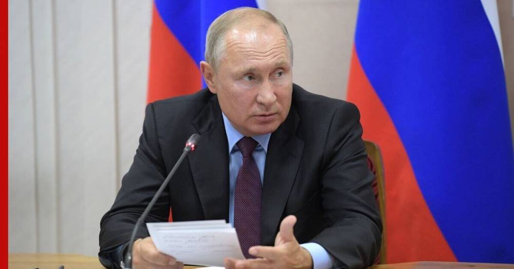 Путин раскритиковал работу по оформлению выплат на детей
