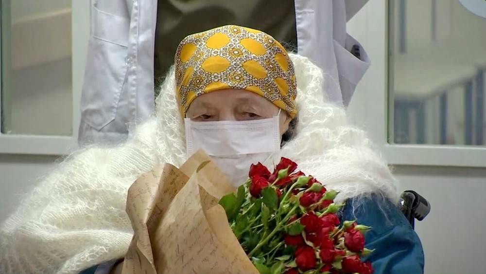 Победившая COVID-19 россиянка отпраздновала 100-летний юбилей