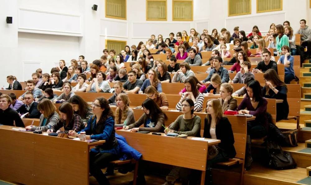 Студенты и аспиранты МГУ попросили защиты от домогательств преподавателей