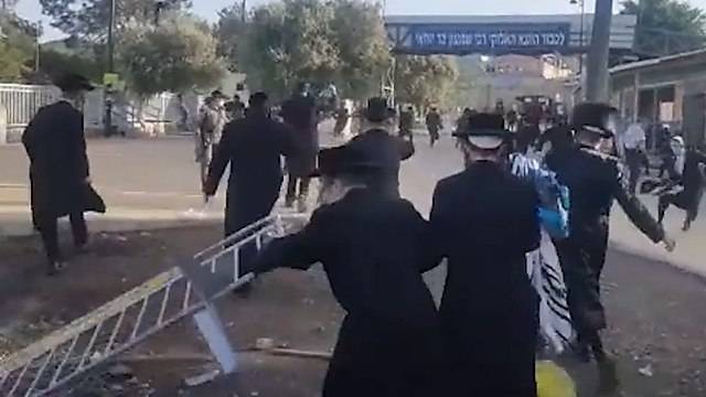 Волнения в Израиле: полиция задержала 320 ультраортодоксов на горе Мерон