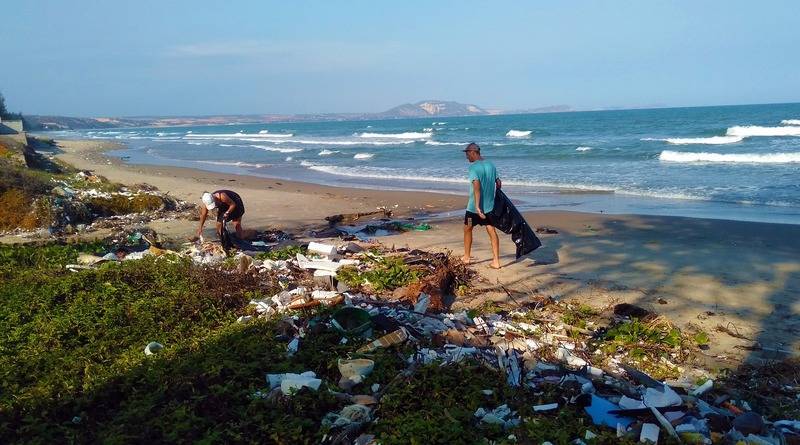 Выход из карантина: отдыхающие оставили на пляже Флориды 6000 килограммов мусора