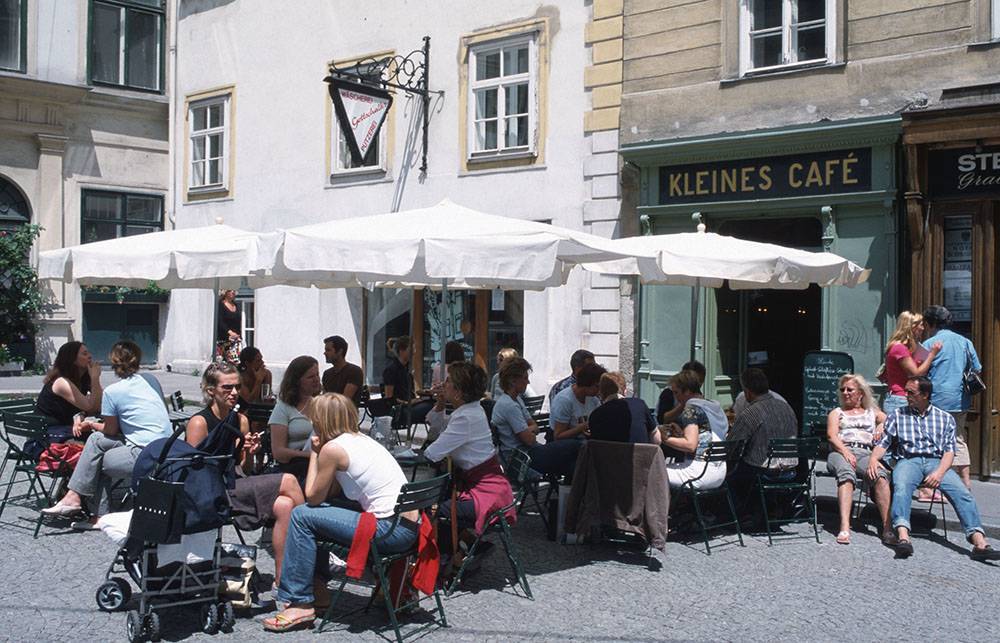 Жителям Вены раздадут ваучеры на €25, чтобы поесть в ресторане