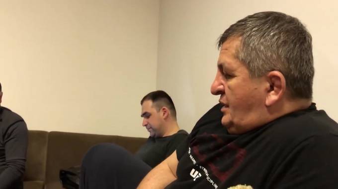 Отец Нурмагомедова находится в тяжелом состоянии в госпитале