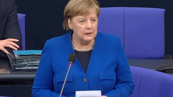 Меркель рассказала об атаке российских хакеров на бундестаг