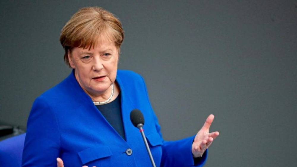 Депутаты бундестага задали Меркель вопросы о кризисе, коронавирусе и российском хакере. Что ответила канцлер?