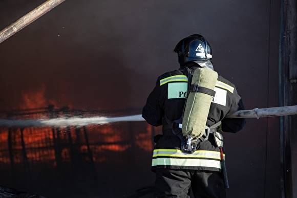Ночью в Сургутском районе горел расселенный дом. Площадь пожара — 700 кв. метров