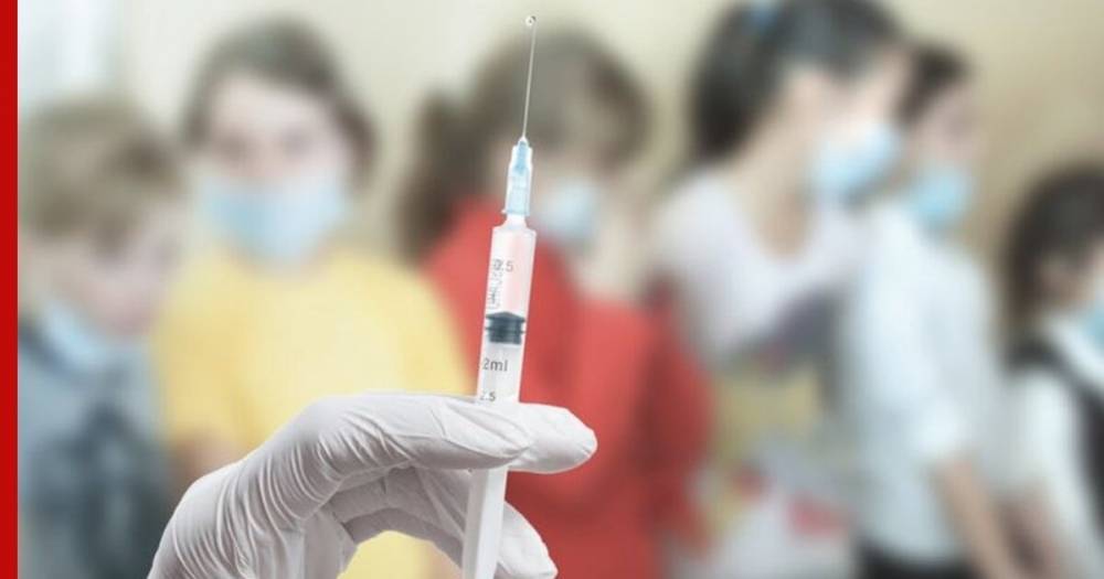 Академик РАН допустил вакцинацию от коронавируса в России по «военному» пути