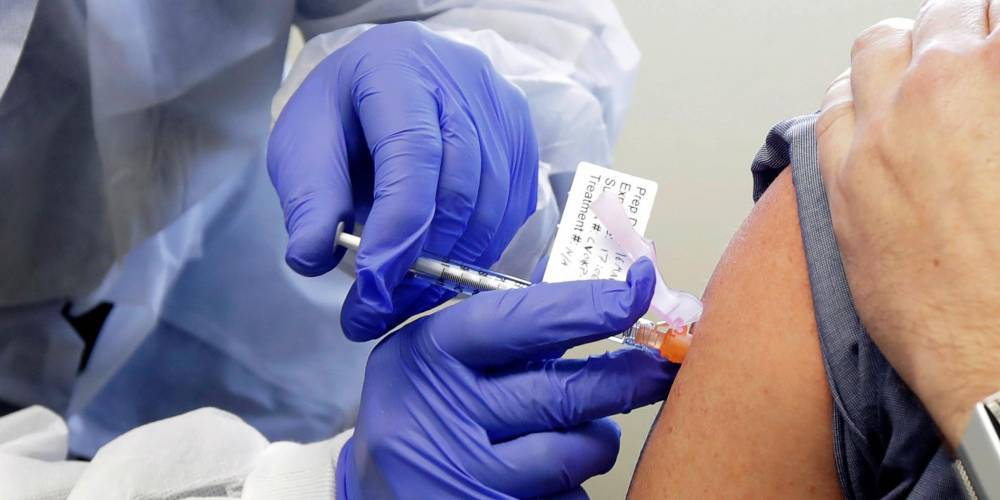 Академик РАН допустил вакцинацию от коронавируса по "военному пути"