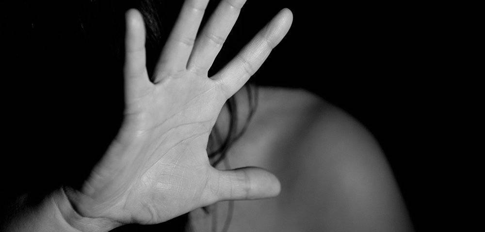 "Разве на любовь жалуются?" Почему женщины Латвии молчат о домашнем насилии во время ЧС