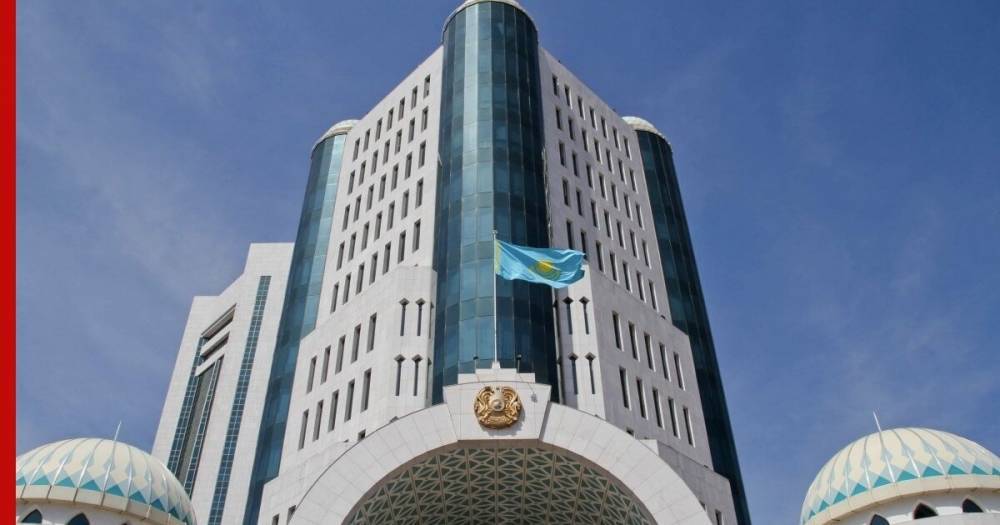Сенат Казахстана принял поправки, расширяющие полномочия президента