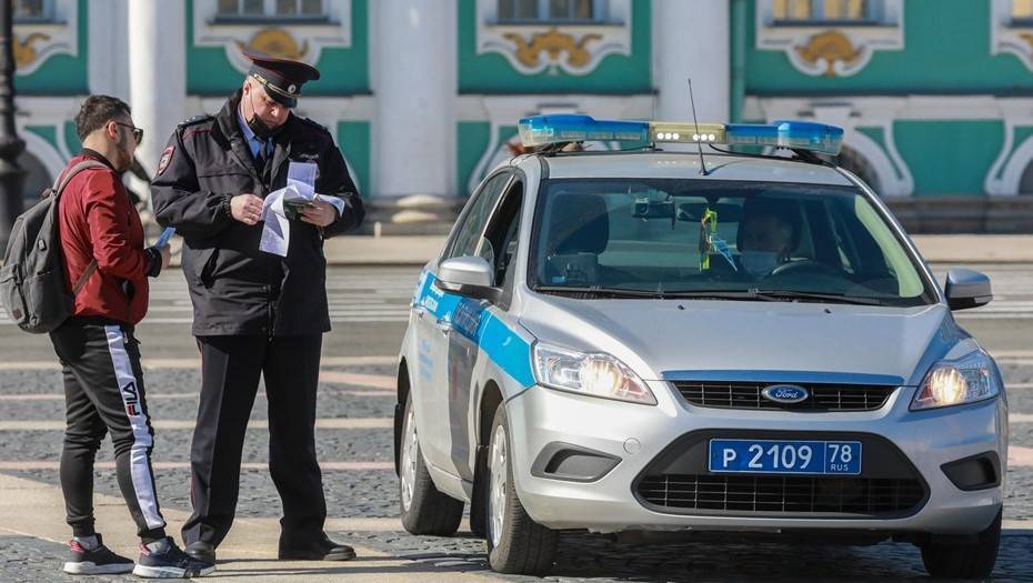 Депутаты просят полицию не штрафовать петербуржцев без масок