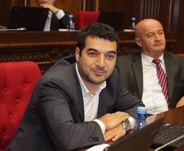 Грачья Акопян подал в суд на целую группу общественных деятелей