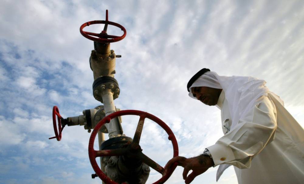 Саудовская Аравия наполовину сократит июньские поставки нефти в США и Европу — Bloomberg