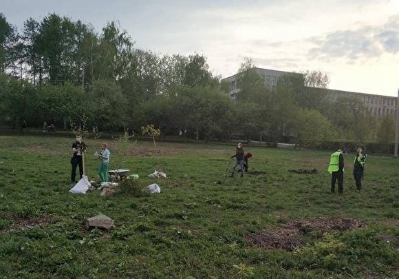 Мэрия Екатеринбурга пожалуется в ФСБ на то, что активисты посадили деревья около УрГУПС