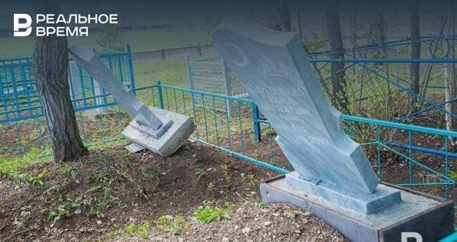 В Татарстане полицейские задержали двух братьев, ворующих могильные ограды
