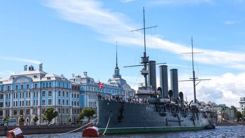 В Петербурге продезинфицируют крейсер "Аврора" и Нахимовское училище
