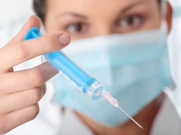 В России не исключили «военный путь» вакцинации от коронавируса
