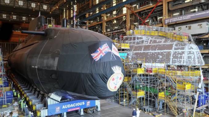 ВМС Великобритании пополнились четвёртой атомной субмариной класса "Астьют"