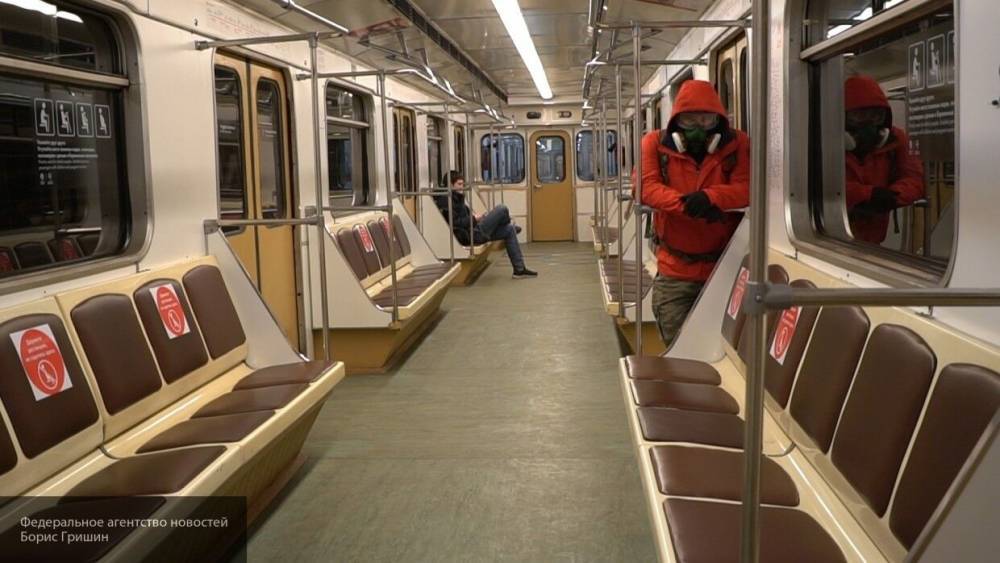 Сотрудникам метро в Петербурге разрешили не пускать пассажиров без масок