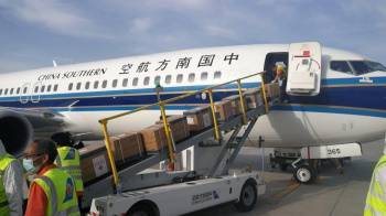 Правительство Китая отправило крупную партию гуманитарной помощи в Узбекистан. Ее доставляли тремя самолетами