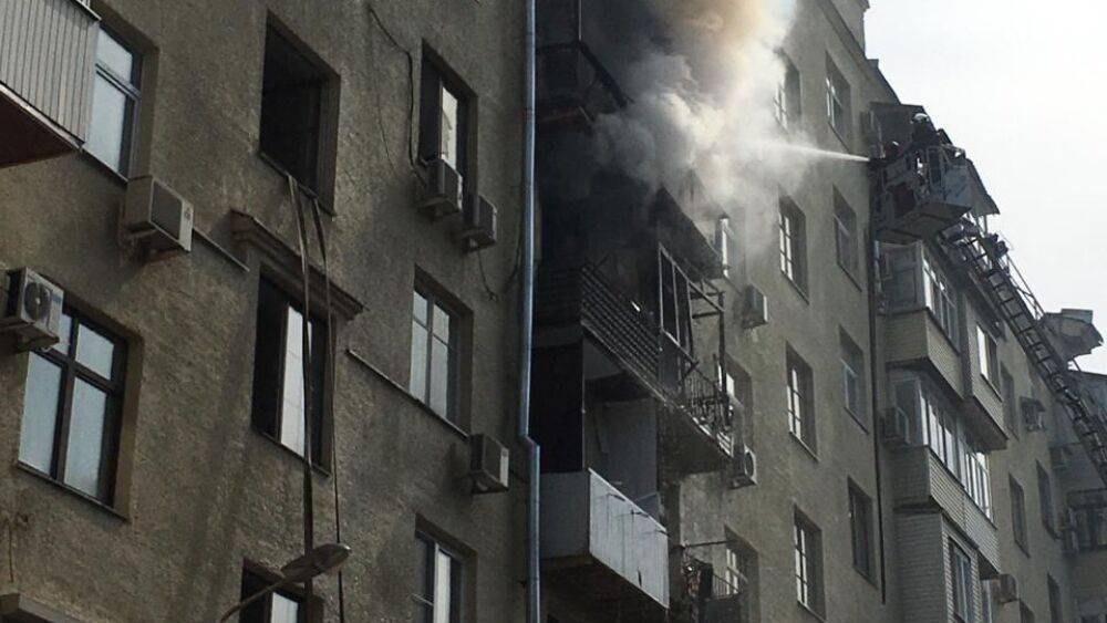 Появились фото и видео крупного пожара в центре Москвы