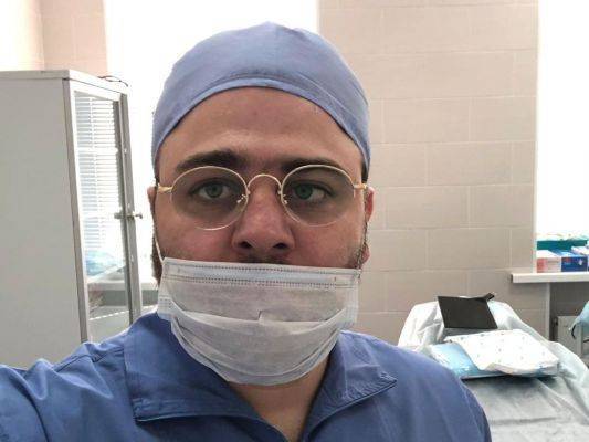«Мы покончим с этим вирусом» — сирийский врач-доброволец сражается в Москве