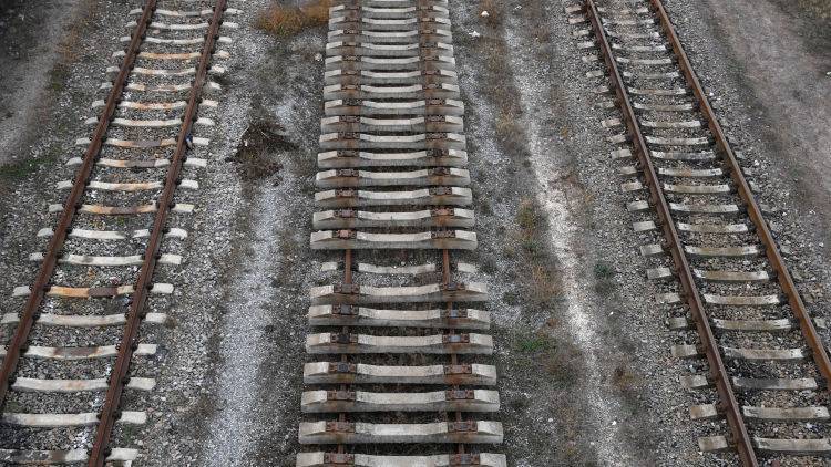 В Крыму на железнодорожных путях нашли тело мужчины