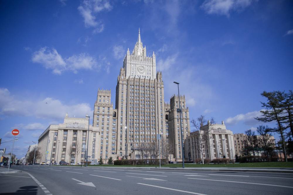 Россия считает обвинения США в адрес Китая из-за коронавируса беспочвенными
