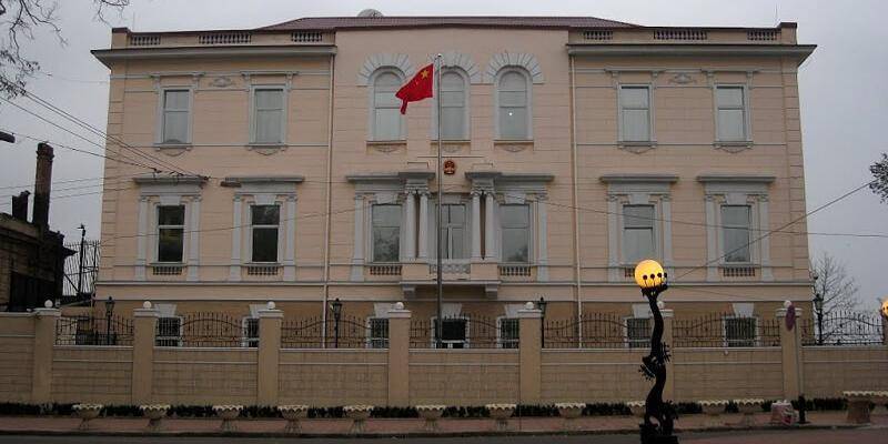 Посольство Китая ответило на иск украинских активистов против Пекина из-за коронавируса