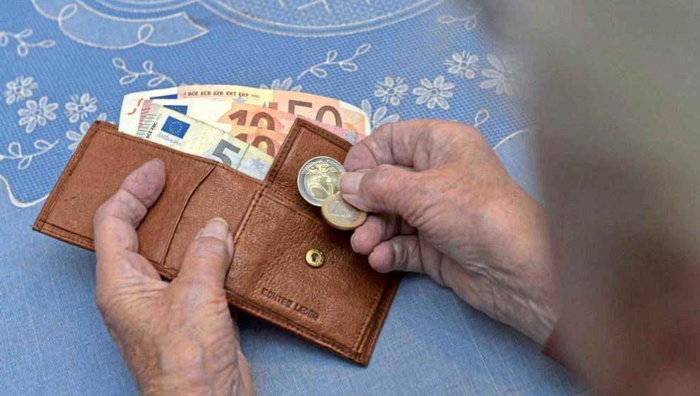 Хаос в планах правительства: пожилым немцам придется подождать с базовой пенсией