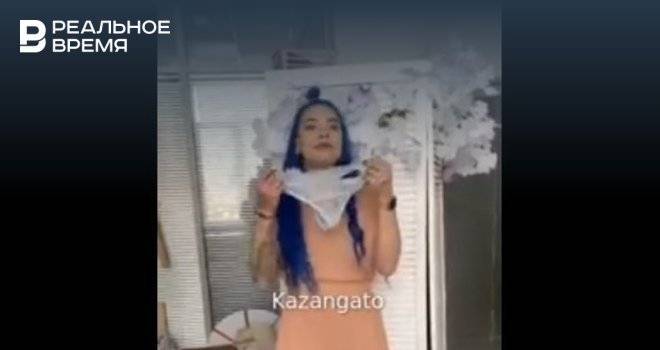 Блогерка из Казани сняла ролик, сходив в магазин в трусах вместо маски