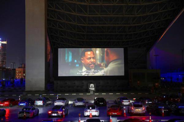 Дубай показал кинотеатр эпохи коронавируса: социальное автодистанцирование