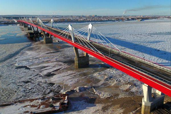 Автомобильным мостом из России в Китай «будут пользоваться все»