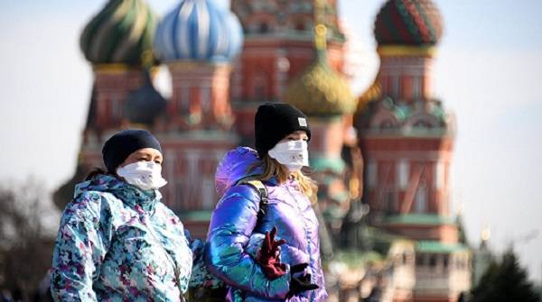 Использовать маски на улицах Москвы сейчас необязательно, уточнил Собянин