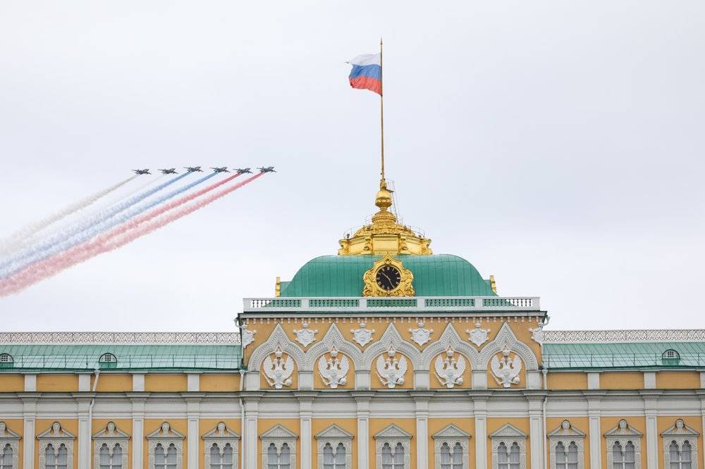 СМИ: Воздушную часть парада Победы в России проведут повторно