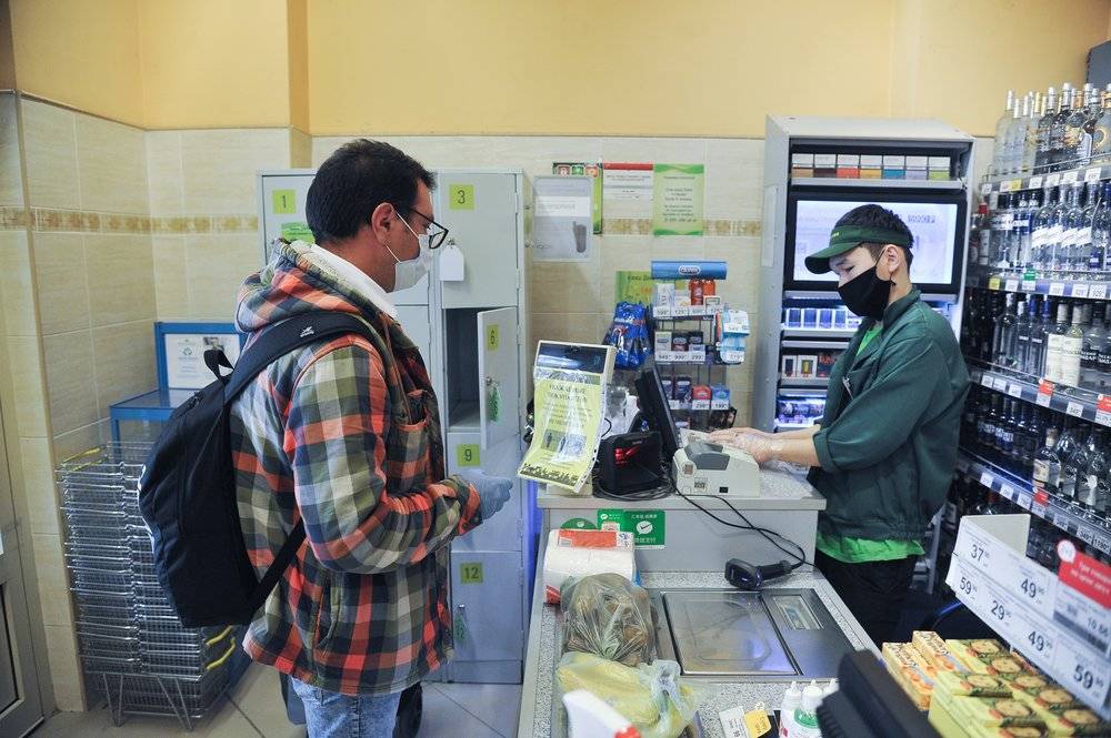 Минпромторг РФ заявил о праве магазинов не обслуживать покупателей без маски