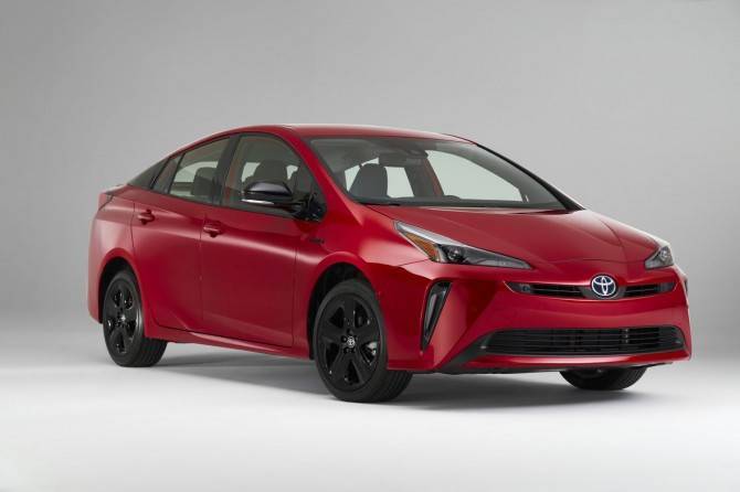 Toyota отметила 20-летие Prius юбилейной спецсерией