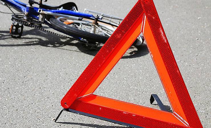 В Гомеле велосипедист попал под колёса микроавтобуса — видео