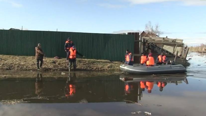 МЧС эвакуирует жителей затопленных районов Якутска — видео